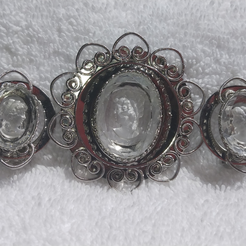 Vintage Brooch and matching earring.